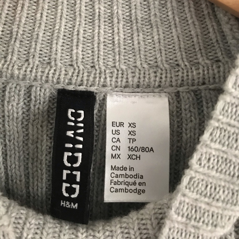 H&M sweater - Picture 2 of 3